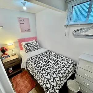Tiny Private On The 1st Floor With Shared Bathroom Near Seatac Airport And Downtown , Seattle United States